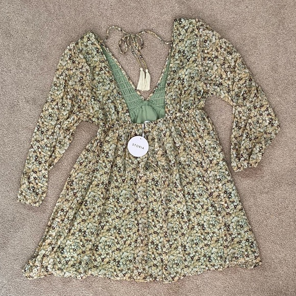 ✨HP✨ Storia Long Sleeve Open Back Dress - Picture 4 of 6